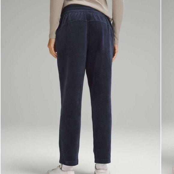 Lululemon Scuba Mid-Rise Wide-Leg Pant 7/8 Length *Velvet Cord True Navy - Picture 3 of 14